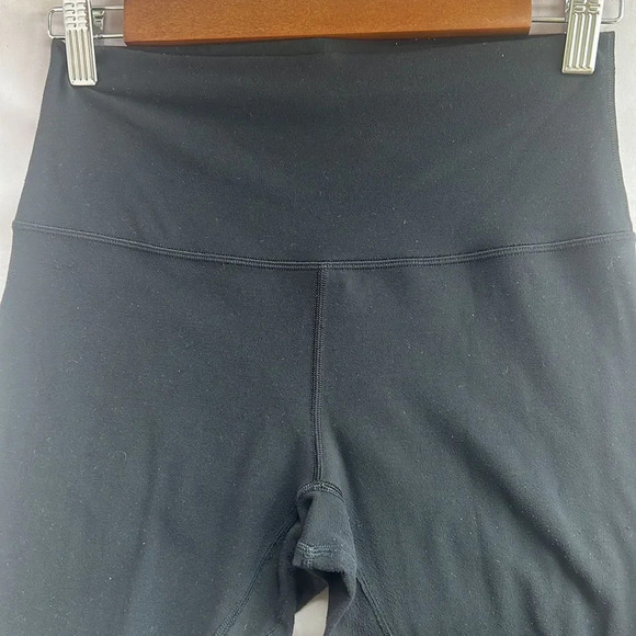 Lululemon Black Capri Leggings with front inside pocket size 6 - Picture 2 of 9
